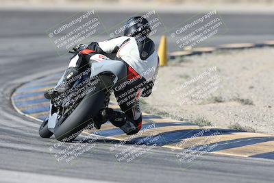 media/Dec-01-2025-Moto Forza (Mon) [[2daa91e15f]]/1-Advanced Group/Session 2 Turn 11 Backside/